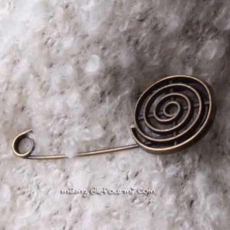 Épingle kilt fantaisie modèle spirale lisse bronze