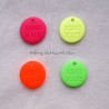 Breloque "handmade" fluo